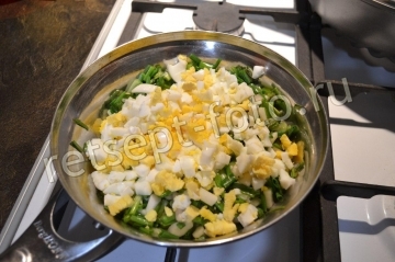 Заливной пирог с яйцом и луком