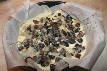 Заливной пирог с капустой и грибами на скорую руку