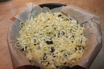 Заливной пирог с капустой и грибами на скорую руку