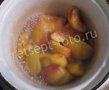 Заливной пирог с персиками