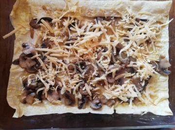 Запеканка из лаваша с грибами и сыром