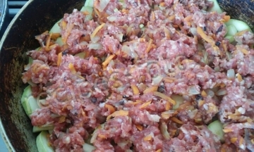 Запеканка с фаршем и кабачками