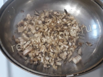 Зеленые блинчики со шпинатом и начинкой из грибов