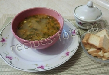 Зеленый борщ с щавелем и яйцом