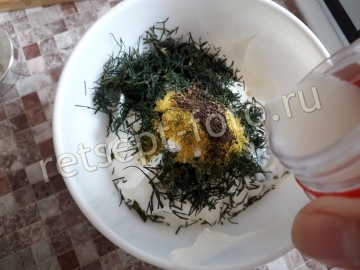 Жареная курица в сметане с луком