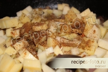 Жареные куриные сердечки с картошкой (очень простой рецепт)