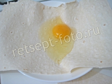 Жареные конвертики из лаваша с сыром и яйцом