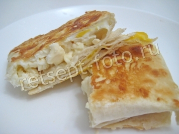 Жареные конвертики из лаваша с сыром и яйцом