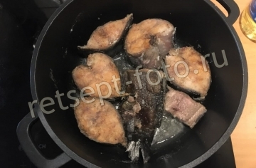 Жареный сом с рисом