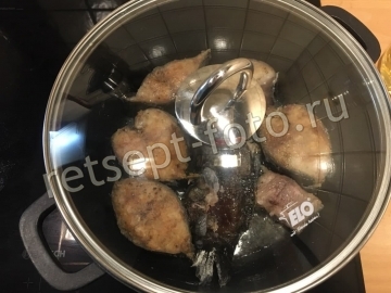 Жареный сом с рисом