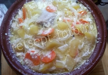 Жаркое из куриных ножек с картошкой в горшочках