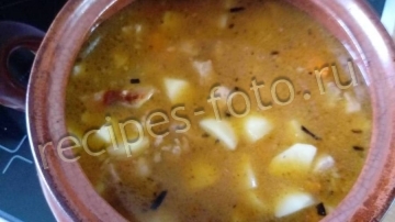 Жаркое из свинины с овощами в горшочках