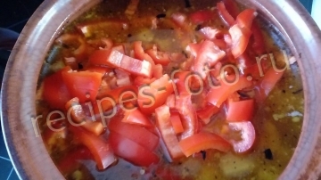Жаркое из свинины с овощами в горшочках