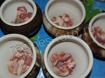 Жаркое из свинины в горшочках с картошкой и грибами