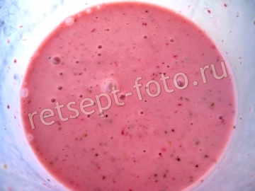 Желе с клубникой и сметаной