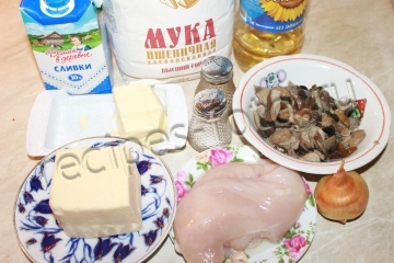 Жюльен с курицей и грибами в горшочках