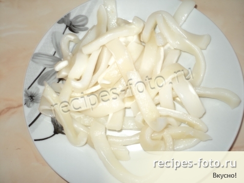 Кальмары жареные с луком
