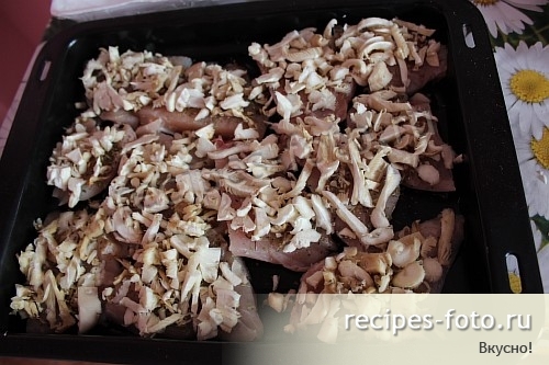 Куриное филе в духовке с грибами