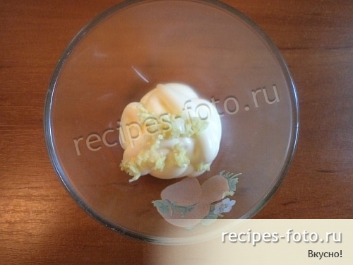 Салат с пекинской капустой, грибами и сыром