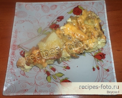 Картошка в духовке с мясом и грибами