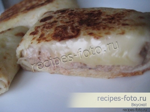 Блинчики с домашним паштетом из печени и сыром