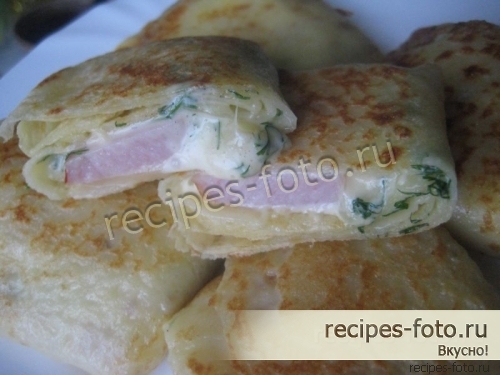 Блины  с ветчиной и сыром с чесночным соусом