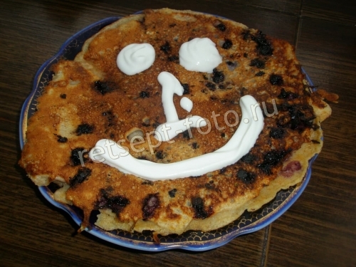 Блины из цельнозерновой и овсяной муки с черникой