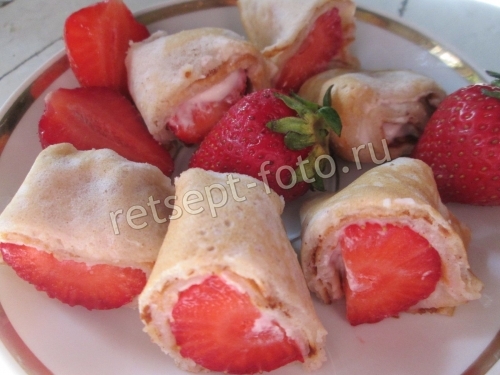 Блины с творогом и клубникой