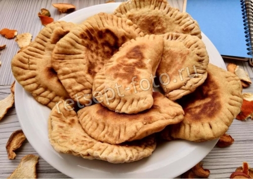 Чебуреки с колбасой и сыром на кефире