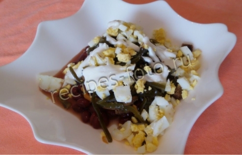 Салат из морской капусты с яйцом