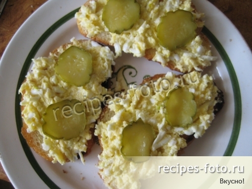 Бутерброды с сыром и чесноком "Гости на пороге"