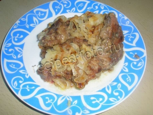 Говяжья печень с яблоками и луком по-берлински