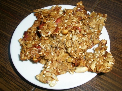 Гранола с орехами, кунжутом и семечками