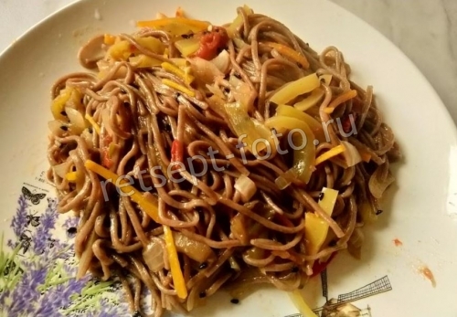 Гречневая лапша с овощами