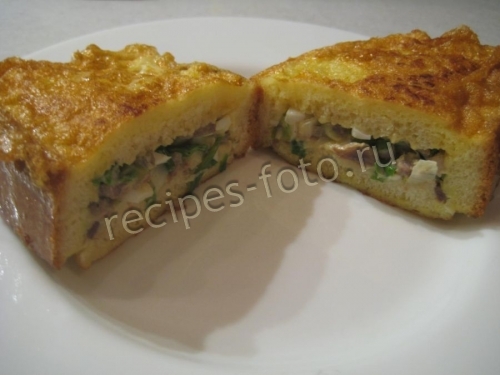 Гренки с рыбными консервами и яйцом