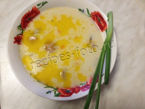Сырный суп с грибами, сосисками и плавленым сыром в домашних условиях