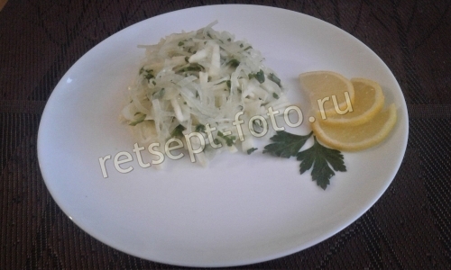Яблочно-луковый салат