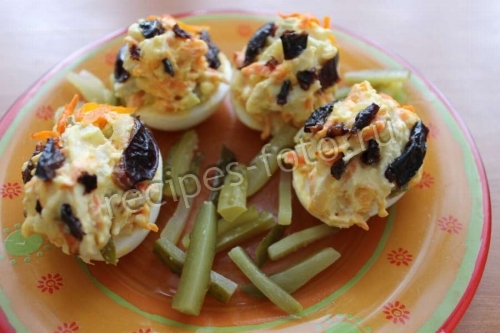 Яйца фаршированные курицей