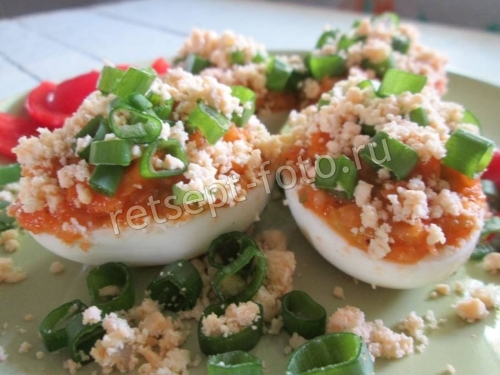 Яйца фаршированные овощами (закуска)