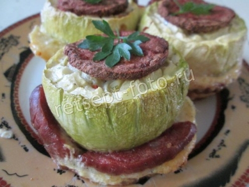 Кабачки с колбасой в духовке