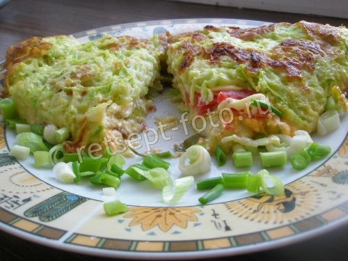 Кабачковый блин с начинкой из колбасы и сыра