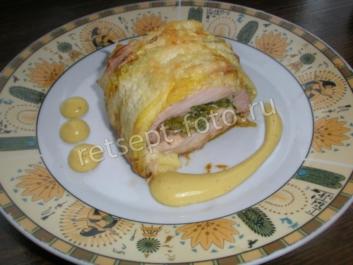 Кабачковый рулет с курицей и сыром в духовке