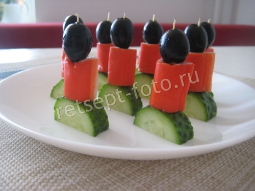 Канапе с крабовыми палочками и оливками