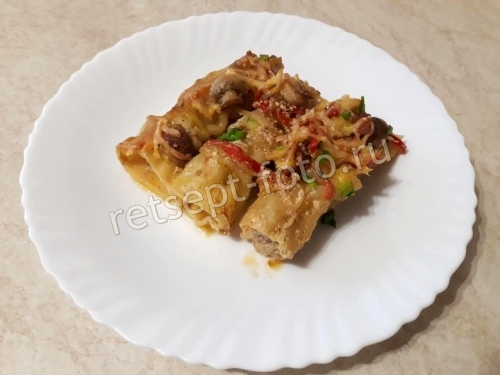 Каннеллоне с курицей и грибами в томатном соусе