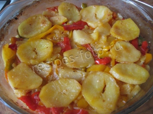 Картофель с перцем в духовке без мяса