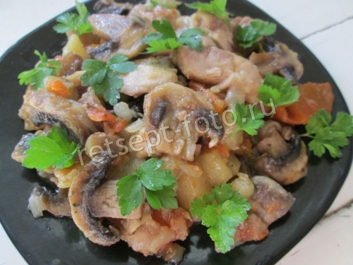 Картофель с курицей и грибами