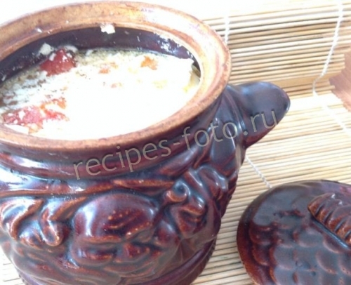 Картошка с грибами и мясом в горшочках