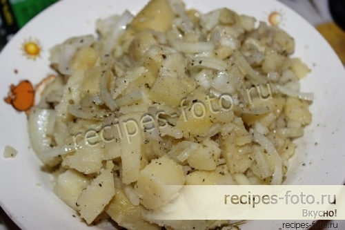 Картошка с маринованным луком на закуску