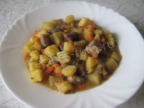 Картошка с мясом и грибами тушеная на сковороде
