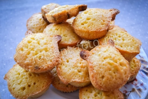 Кексы с изюмом на маргарине